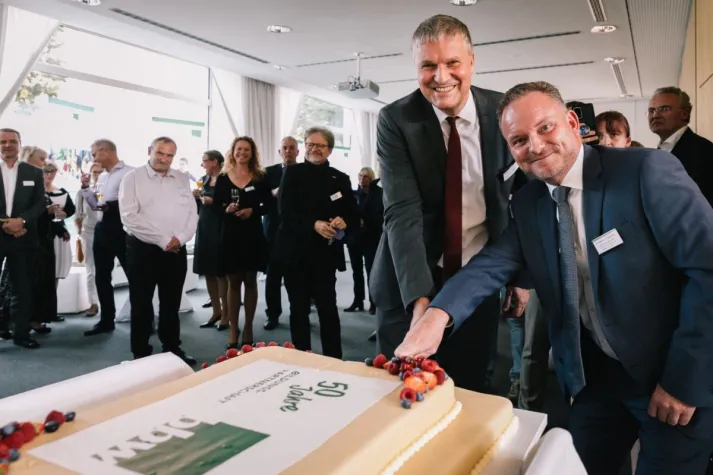 Bild: "Bildung ist unser Auftrag, Vernetzung unsere Vision!" 