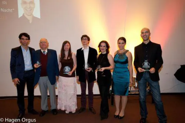 Johannes Söllner gewinnt mit „Durch Laub und Wolken unter Nacht“ den Crossover Composition Award 2012 Bild: Johannes Söllner gewinnt mit „Durch Laub und Wolken unter Nacht“ den Crossover Composition Award 2012