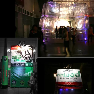 Bild: Werbeplanen und aufblasbares Messesystem zwischen massiven Bässen