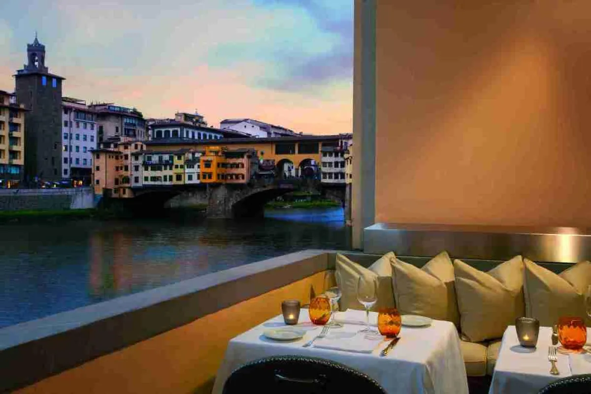 Blick vom Lungarno Hotel auf die Ponte Vecchio