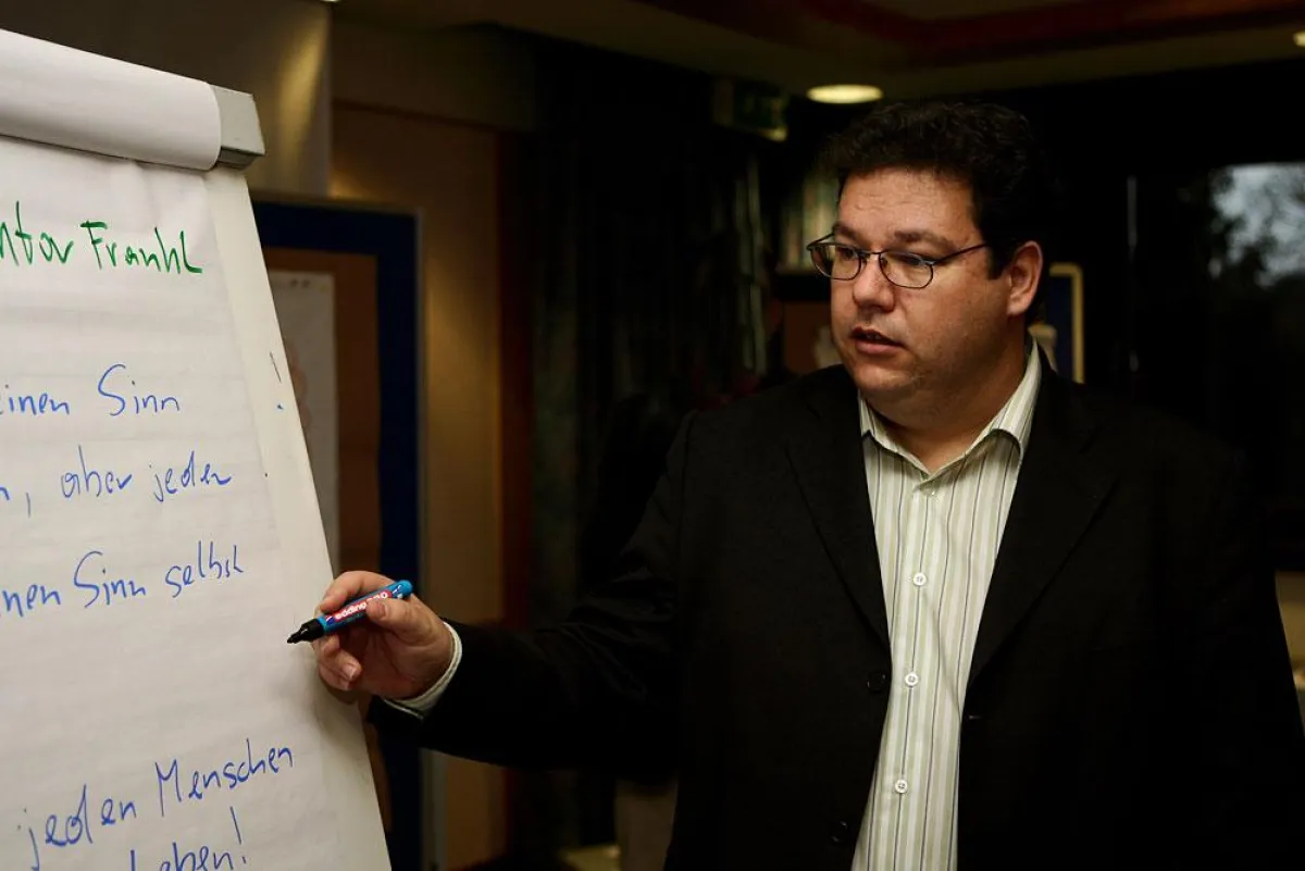 Der Managementexperte Christian Pirker referiert über Managementqualität