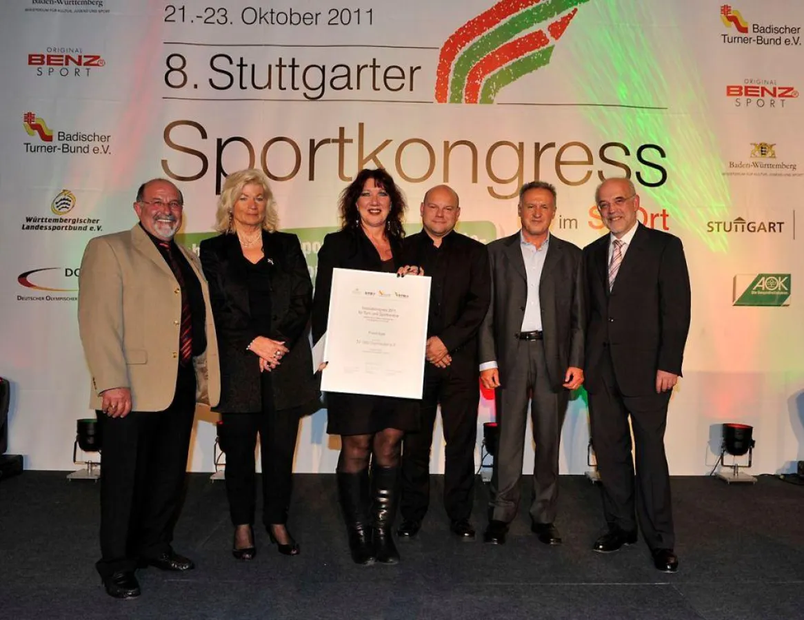 TV 1900 Oberhausen mit dem Stiftungsratsvorsitzenden der Kinderturnstiftung Baden-Württemberg Senator Thomas Renner