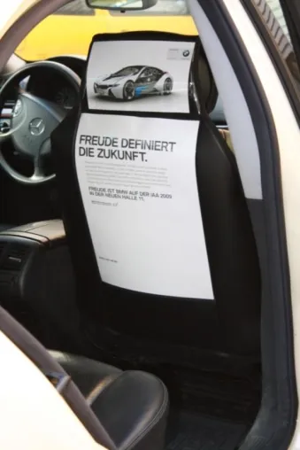 BMW lotst Mercedes-Fahrgäste auf die IAA Bild: BMW lotst Mercedes-Fahrgäste auf die IAA