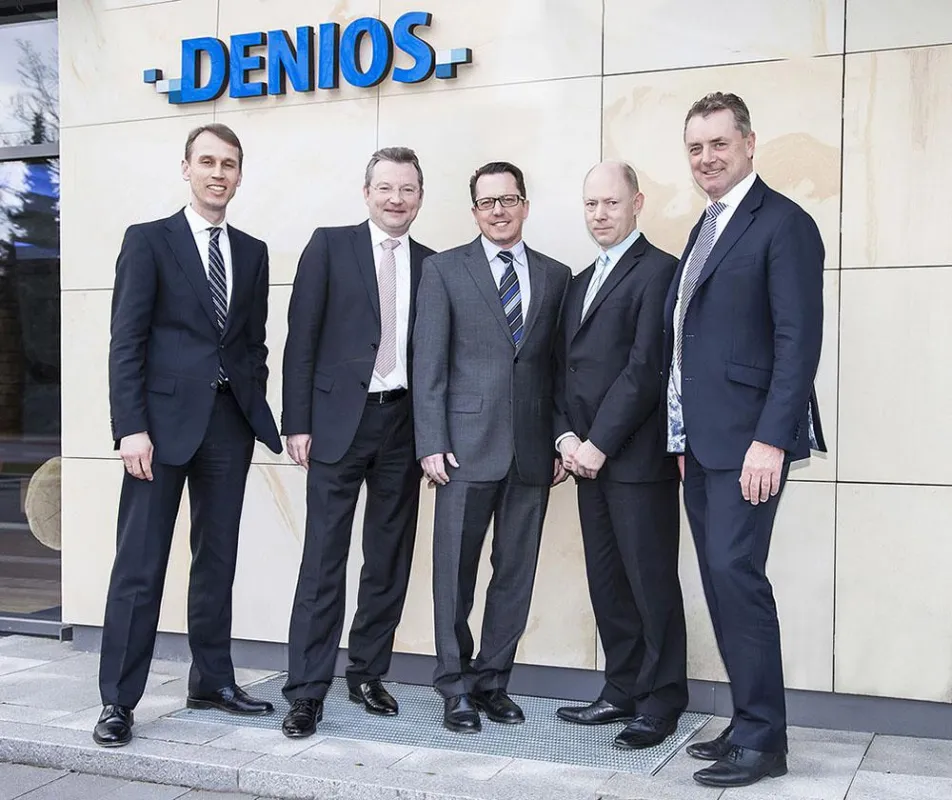 Ralf Pape (Mitte) von RPE im Kreise der DENIOS-Führung. Re.: Helmut Dennig, Vorstandsvorsitzender.