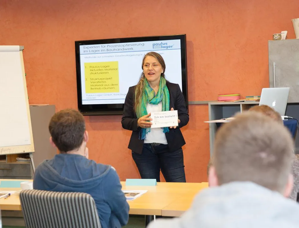 In Workshops wird mit den Mitarbeitern des Betriebes im ersten Schritt analysiert.