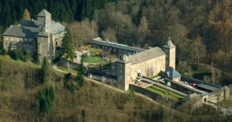 Bild: Burg Schnellenberg seit 80 Jahren in guten Händen