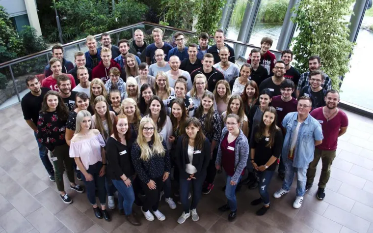 Bild: Jetzt 55 Auszubildende und Studenten bei KOMSA