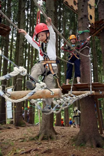 Am 27. März starten die Allgäuer Kletterwäldern „Bärenfalle“ und „Grüntensee“ in die Sommersaison Bild: Am 27. März starten die Allgäuer Kletterwäldern „Bärenfalle“ und „Grüntensee“ in die Sommersaison