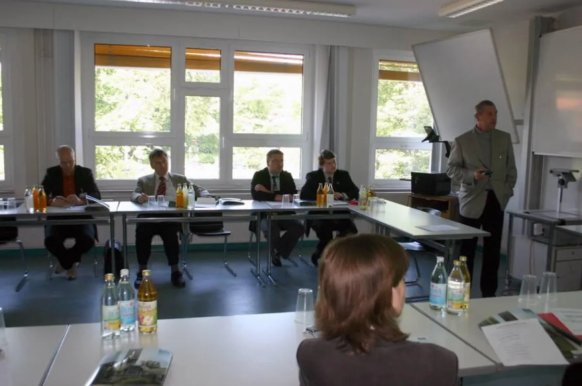 Prof. Dr. Fischer-Hirchert eröffnet die erste Session des AutoOptics Short Course