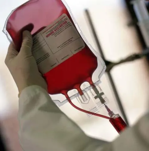 Wie gelangt die Blutprobe sicher gekühlt ins Labor? Bild: Wie gelangt die Blutprobe sicher gekühlt ins Labor?