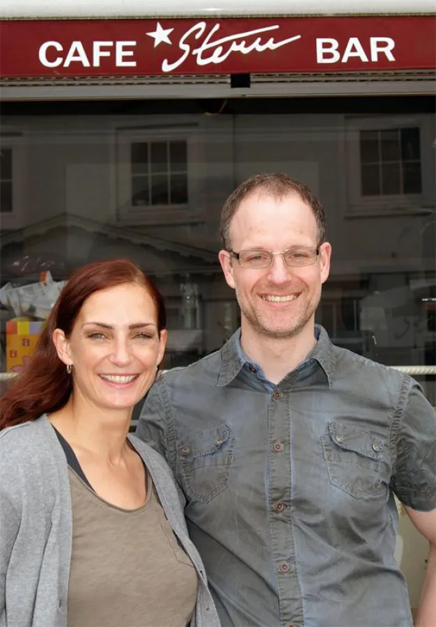 Nicole Kempf mit ihrem Bruder