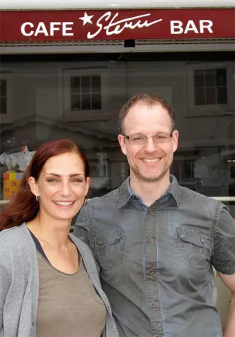 Bild: Ein neuer "Stern" am Hamburger Café-Himmel - Ex-Model Nicole Kempf serviert Omas Preiselbeertorte