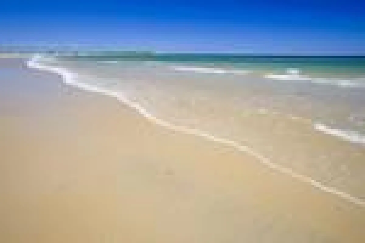 Crescent Beach Block Island (c) Block Island Tourism Council