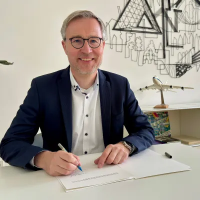 Für eine Raumfahrt ohne Weltraumschrott: Universität Stuttgart bekennt sich zur ESA Zero Debris Charta Bild: Für eine Raumfahrt ohne Weltraumschrott: Universität Stuttgart bekennt sich zur ESA Zero Debris Charta