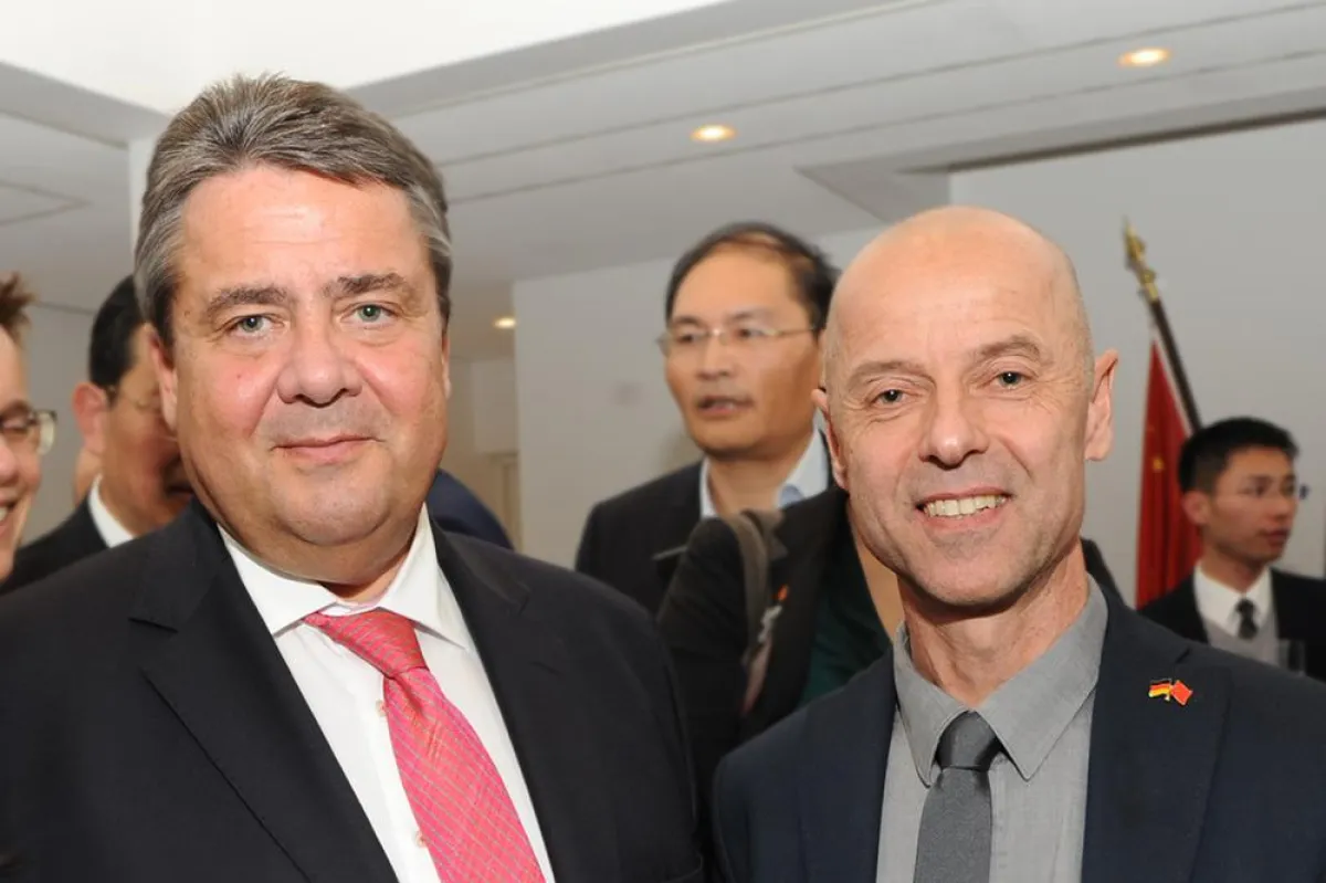 Architekt Wolfgang Frey (rechts) mit Bundeswirtschaftsminister Sigmar Gabriel (links)