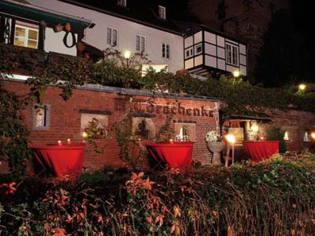 Bild: WDR: Dreharbeiten im historischen Weinkeller Torschenke