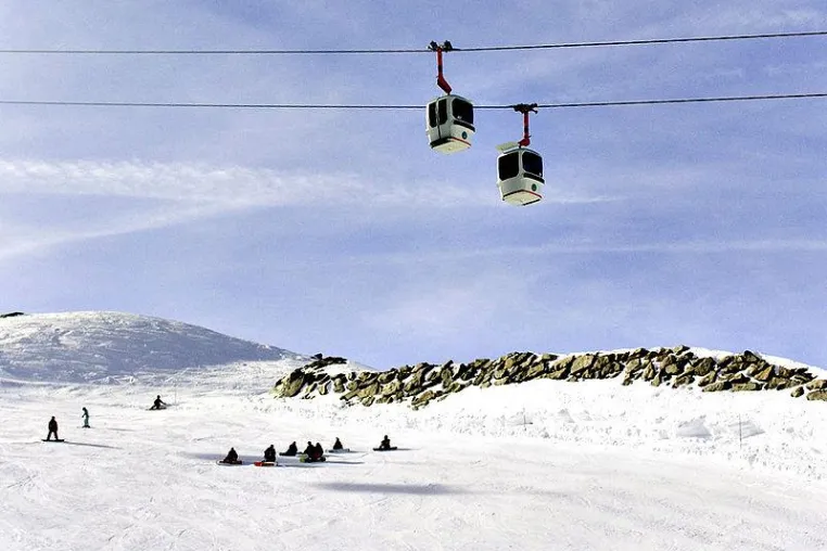 Bild: Skifahren und Französisch lernen