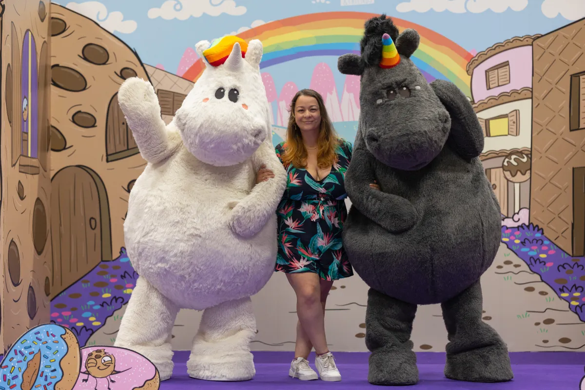 Steffi Engel mit Pummeleinhorn und Grummeleinhorn (© eosAndy)