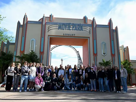 Bild: Sportstiftung NRW feiert 150 Talente im Movie Park in Bottrop mit spektakulärem Onboarding-Event