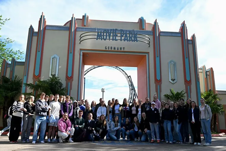 Bild: Sportstiftung NRW feiert 150 Talente im Movie Park in Bottrop mit spektakulärem Onboarding-Event