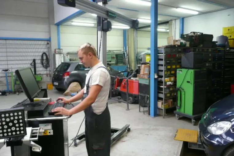 Ihr Partner rund ums Auto 20 Jahre Jansen-Kfz-Reparatur GmbH in Hilden Bild: Ihr Partner rund ums Auto 20 Jahre Jansen-Kfz-Reparatur GmbH in Hilden