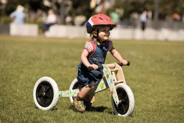 Bild: One Apple a Day - das neue Wishbone Bike sorgt mit seinem tollen Design für mehr Spaß am Bewegen