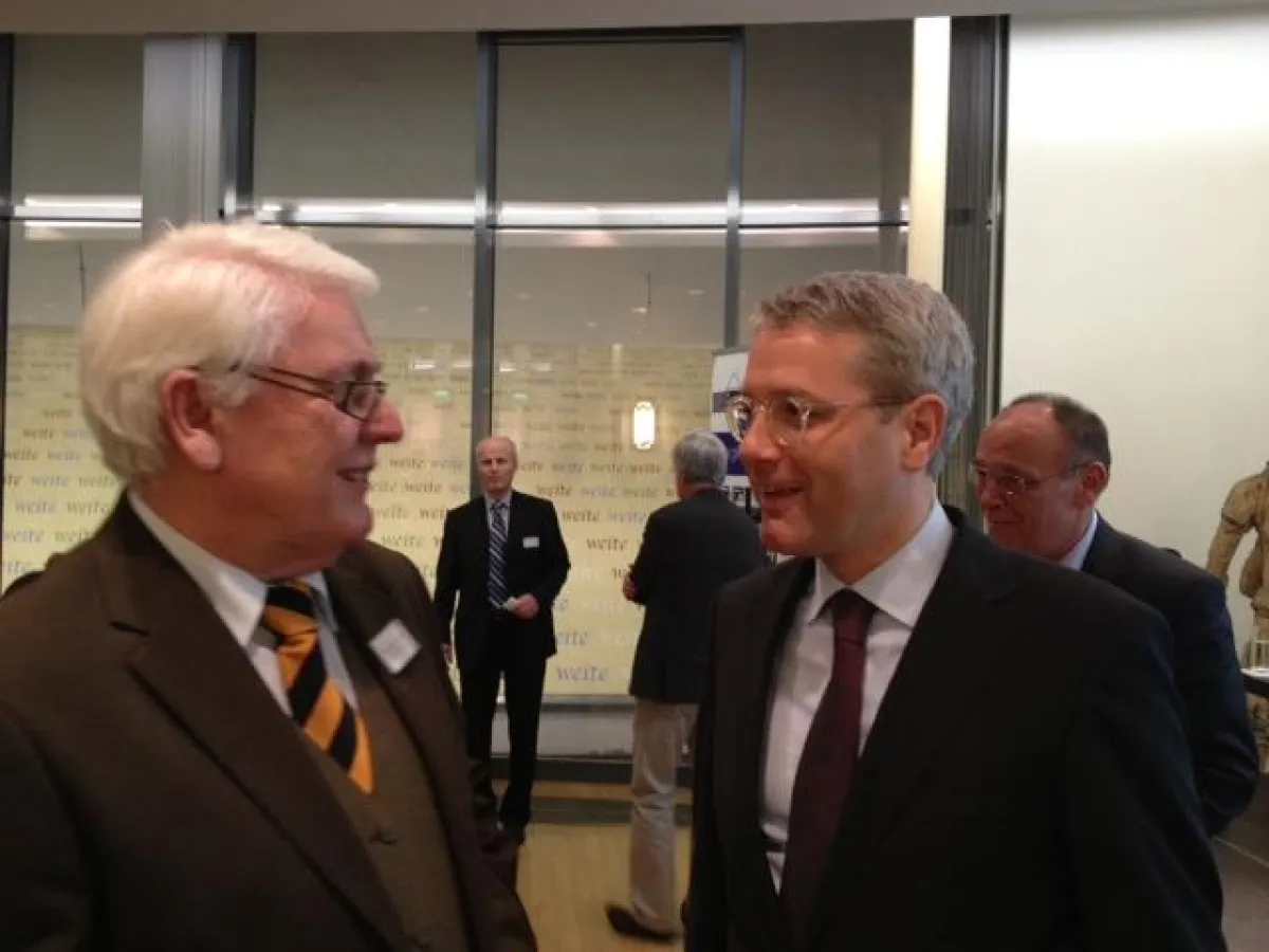 Bundesumweltminister Herr Röttgen im Gespräch mit Bernhard Landhofer, Präsident Photovoltaik-Verband