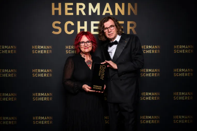 Internationaler Speakerslam: 4 Minuten zum Sieg mit Jubel und Standing Ovation Bild: Internationaler Speakerslam: 4 Minuten zum Sieg mit Jubel und Standing Ovation