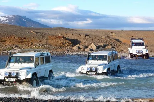 Mit dem Super-Jeep durch Island – man darf jetzt auch selber fahren Bild: Mit dem Super-Jeep durch Island – man darf jetzt auch selber fahren