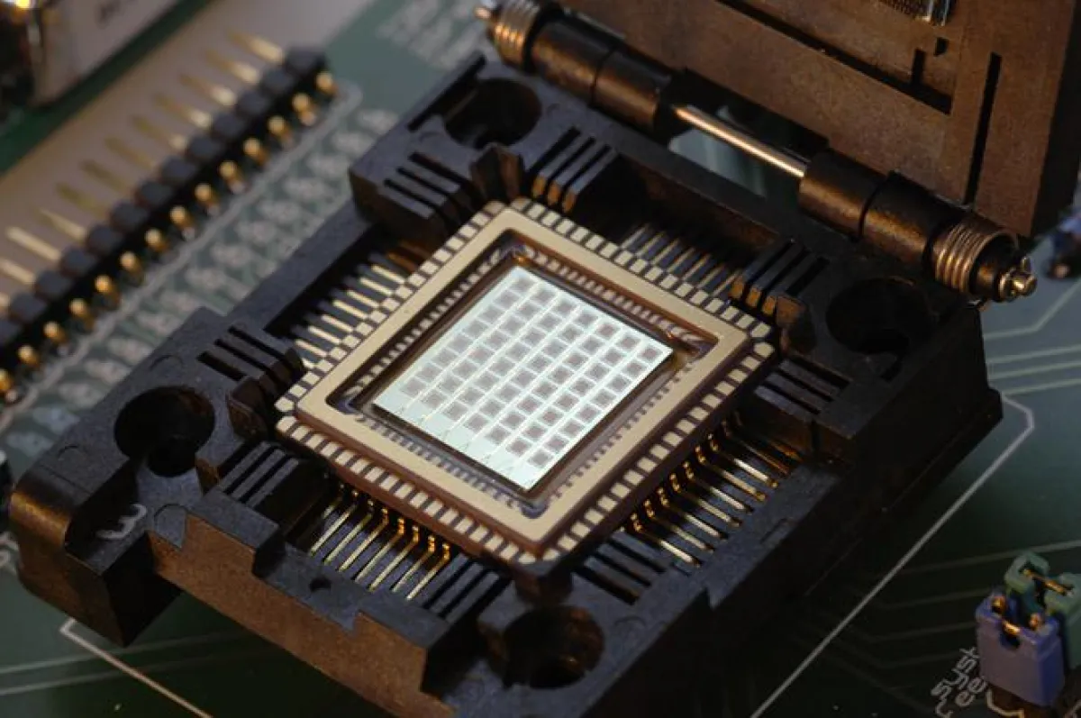 Miniaturisierte Brennstoffzellen sollen künftig Sensoren und Mikroelektronik mit Strom versorgen. (