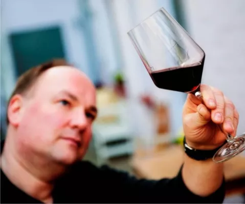 Neuer Hauswein der Vinothek Northeim hat Taufpaten in Kanada Bild: Neuer Hauswein der Vinothek Northeim hat Taufpaten in Kanada