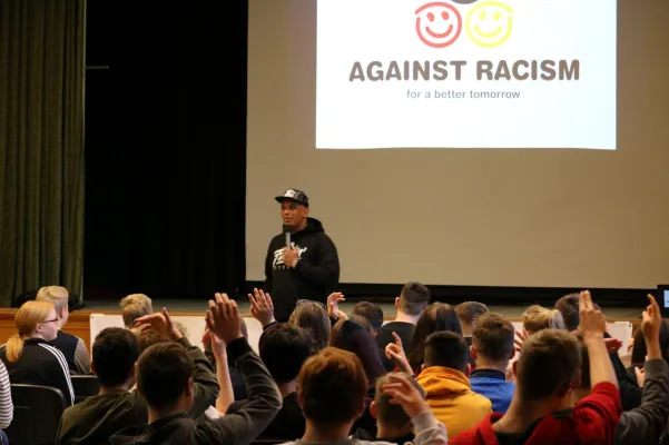 2schneidig@school: Der März bricht Rekord Bild: 2schneidig@school: Der März bricht Rekord