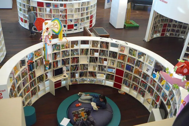 Bild: Bücher statt Screens - Zur "Verborgenen Bibliothek" von Alberto Manguel