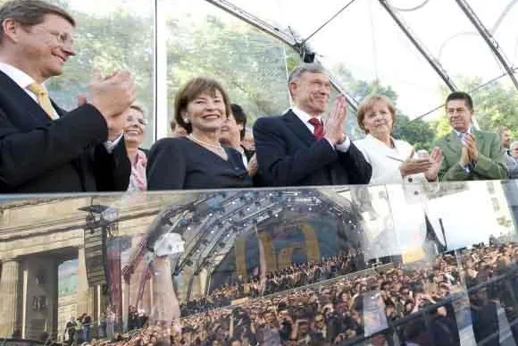 Rang Eins setzte Clearview-Tribüne auf Bürgerfest am Brandenburger Tor ein Bild: Rang Eins setzte Clearview-Tribüne auf Bürgerfest am Brandenburger Tor ein