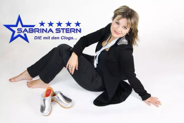 Bild: Sängerin klotscht für den guten Zweck auf Ebay!