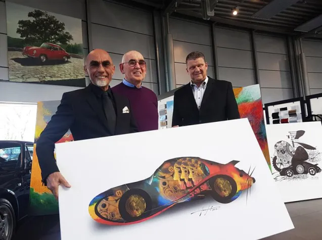 Prof. Dr. Joan Sofron stellt bei Porsche aus Bild: Prof. Dr. Joan Sofron stellt bei Porsche aus