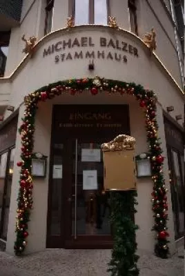 Bild: Weihnachten 2009: Michael Balzers Stammhaus wird zum Engelhaus; Engel-Gewinnspiel, Adventslesungen, Live-Musik