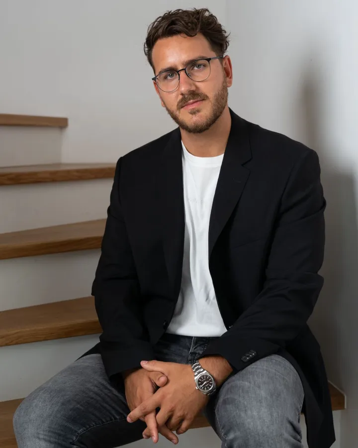 Max Weiß, Geschäftsführer der WEISS Consulting & Marketing GmbH, über KI im Social-Media-Marketing. (© WEISS Consulting & Marketing GmbH)