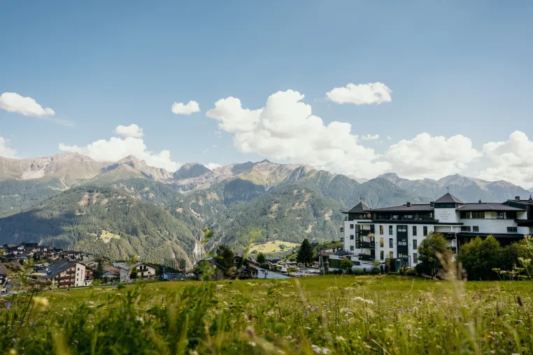 Dem Urlaubstrend Coolcation auf der Spur: Sommerfrische für die ganze Familie im Schlosshotel Fiss Bild: Dem Urlaubstrend Coolcation auf der Spur: Sommerfrische für die ganze Familie im Schlosshotel Fiss