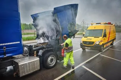 ADAC TruckService rät: Richtig reagieren bei Lkw-Bränden Bild: ADAC TruckService rät: Richtig reagieren bei Lkw-Bränden