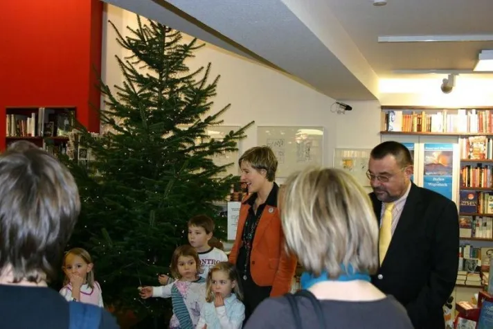 Weihnachtswunschbaum auf der Zielgrade angekommen Bild: Weihnachtswunschbaum auf der Zielgrade angekommen