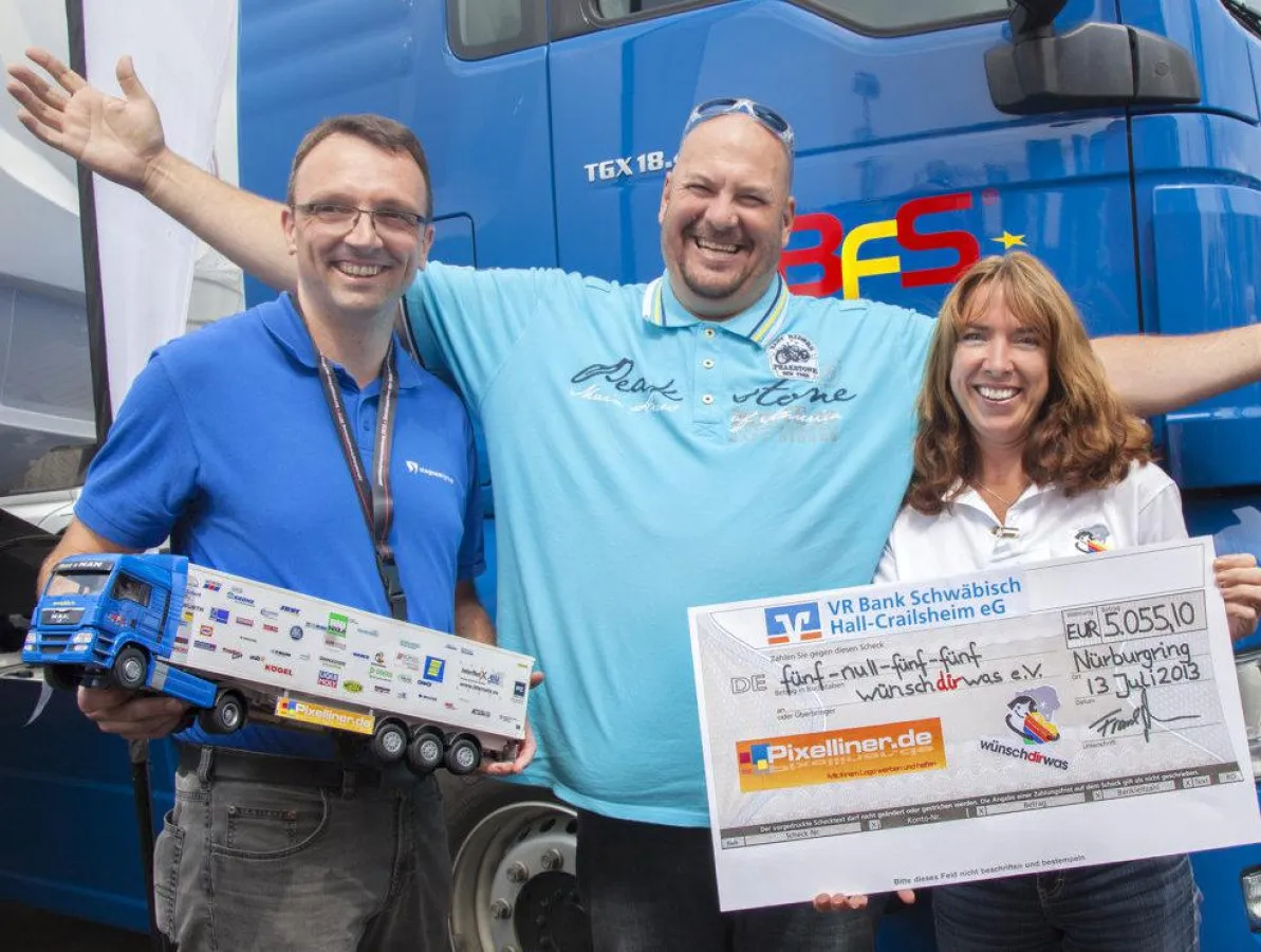 Spendenübergabe mit Frank Neumann, Jumbo Schreiner und Michaela Petit. Foto: Christine Trewer