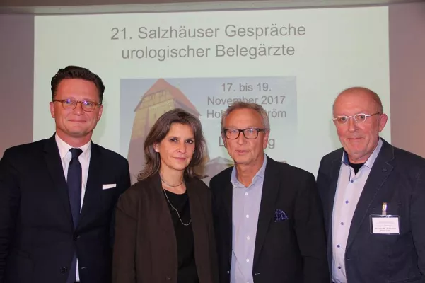 Bild: Dr. Klakow-Franck vom Gemeinsamen Bundesausschuss stellt ASV urologischen Belegärzten vor