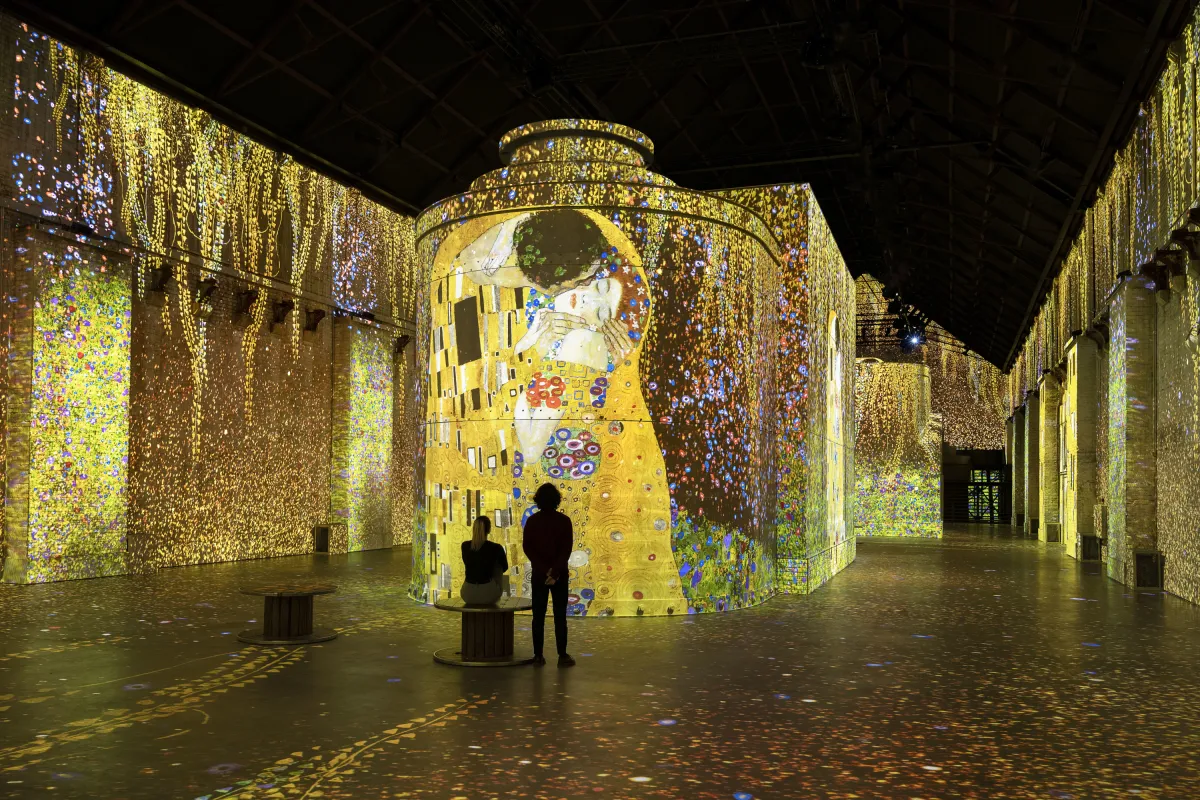Die Erlebniswelten des Malers Gustav Klimt bilden den Auftakt von Phoenix des Lumières. (© Culturespaces / Els Zwerink (bei Verwendung bitte angeben))