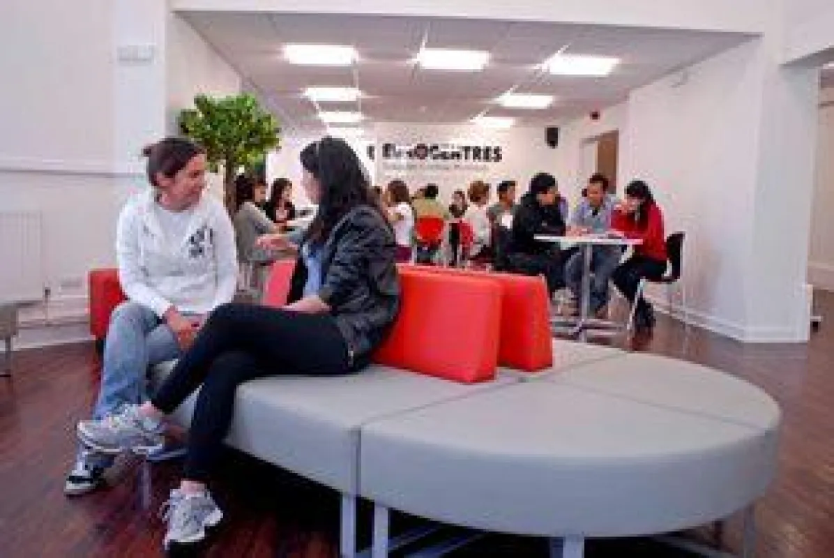 Lounge in der neu renovierten Schule in Bournemouth