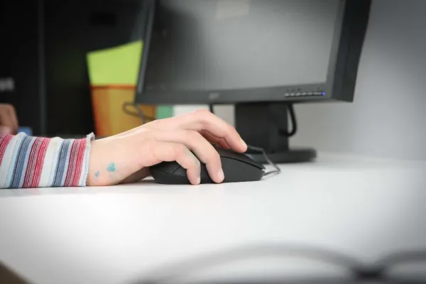 Bild: Arbeitsplätze von Digitalisierung betroffen? GfK führte Umfrage für SOS-Kinderdorf-Stiftung durch