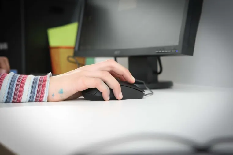 Bild: Arbeitsplätze von Digitalisierung betroffen? GfK führte Umfrage für SOS-Kinderdorf-Stiftung durch