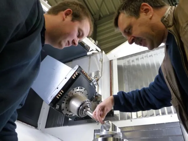 Bundesweit ausgezeichnete Talentschmiede: Ausbildungszentrum Varel ist „Ort der Ideen“ 2011 Bild: Bundesweit ausgezeichnete Talentschmiede: Ausbildungszentrum Varel ist „Ort der Ideen“ 2011