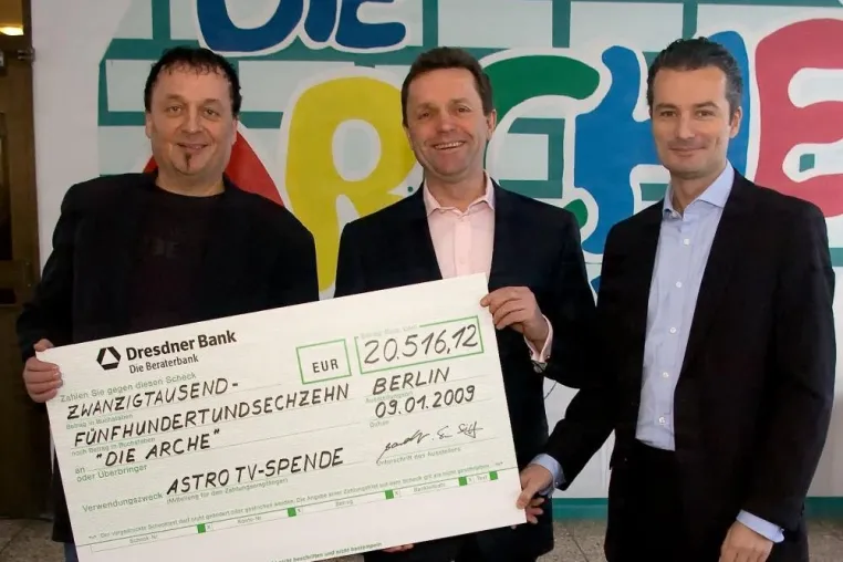 Bild: AstroTV spendet mehr als 20.000 Euro an Kinderprojekt „Die Arche“