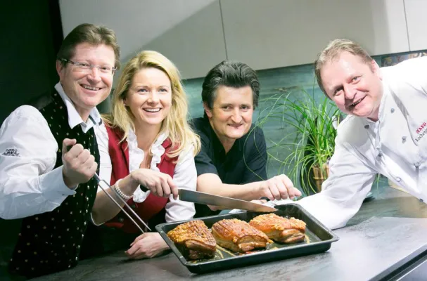 Perfekte Synergien beim Kennenlern-Kochevent mit Starkoch Kai Hasewend Bild: Perfekte Synergien beim Kennenlern-Kochevent mit Starkoch Kai Hasewend